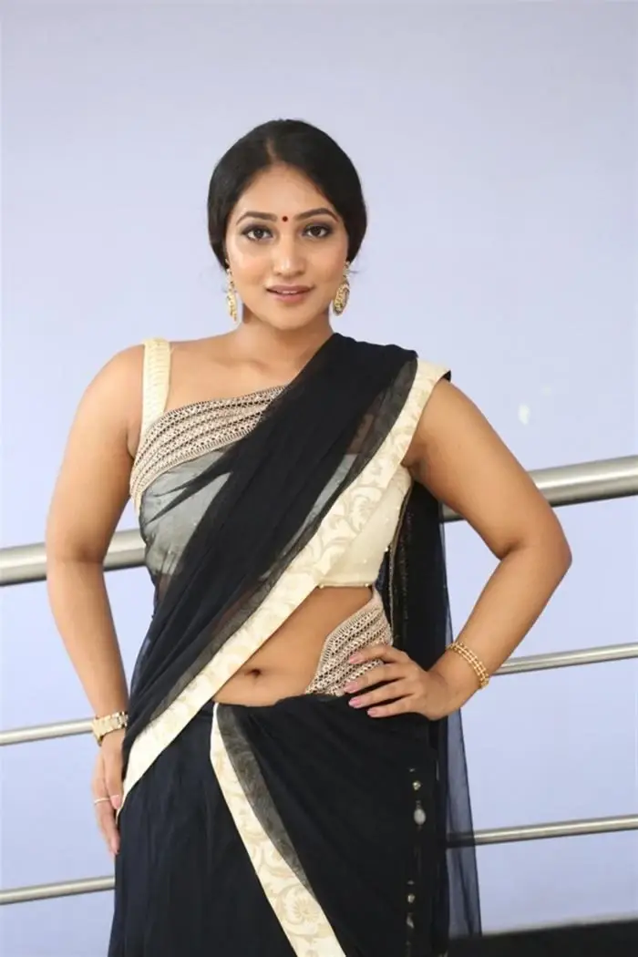 INDIAN FEMALE ACTRESS BOMMU LAKSHMI STILLS IN BLACK SAREE